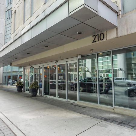 Modern 2-Bedroom Condo W Floor To Ceiling Windows Toronto Ngoại thất bức ảnh