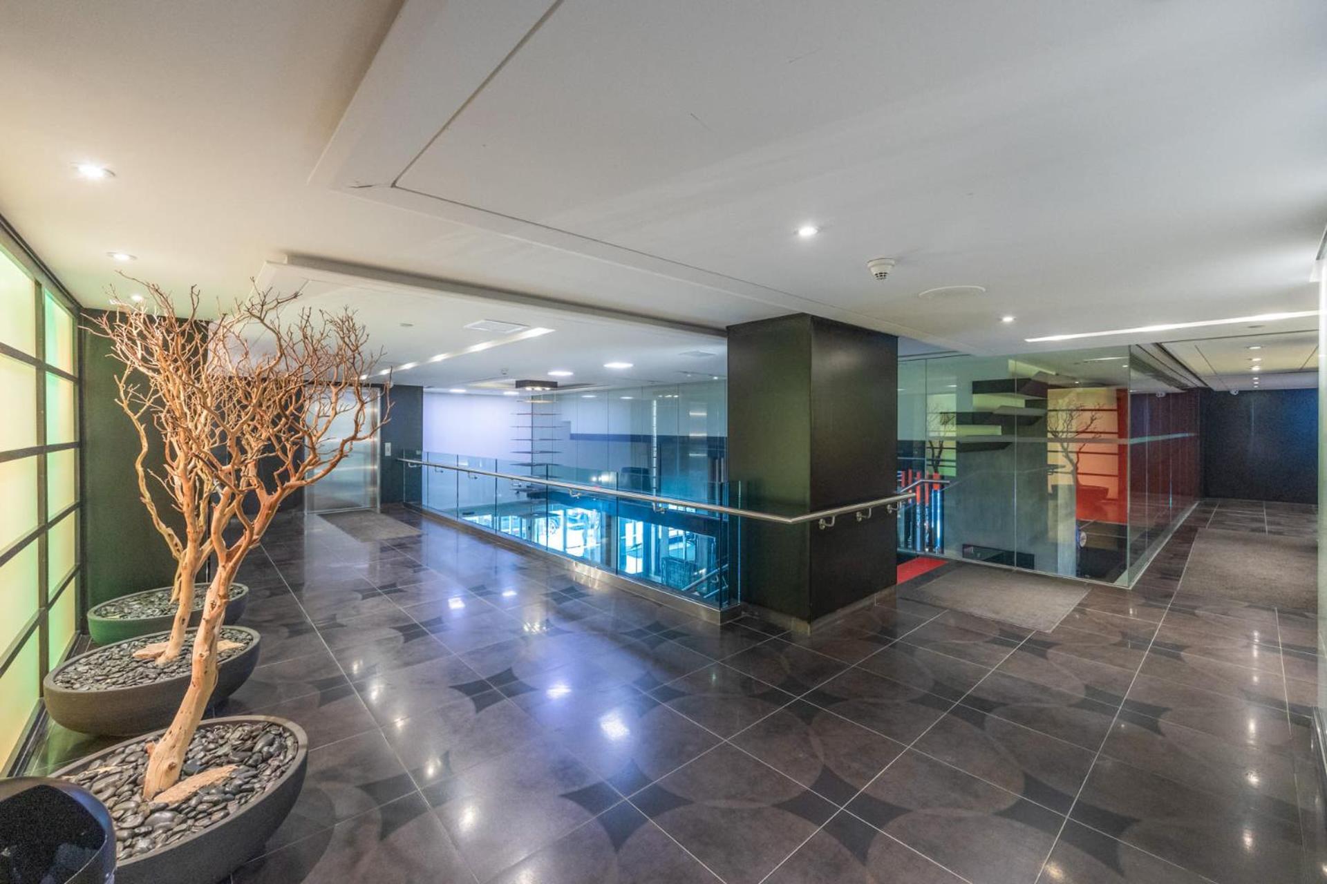 Modern 2-Bedroom Condo W Floor To Ceiling Windows Toronto Ngoại thất bức ảnh