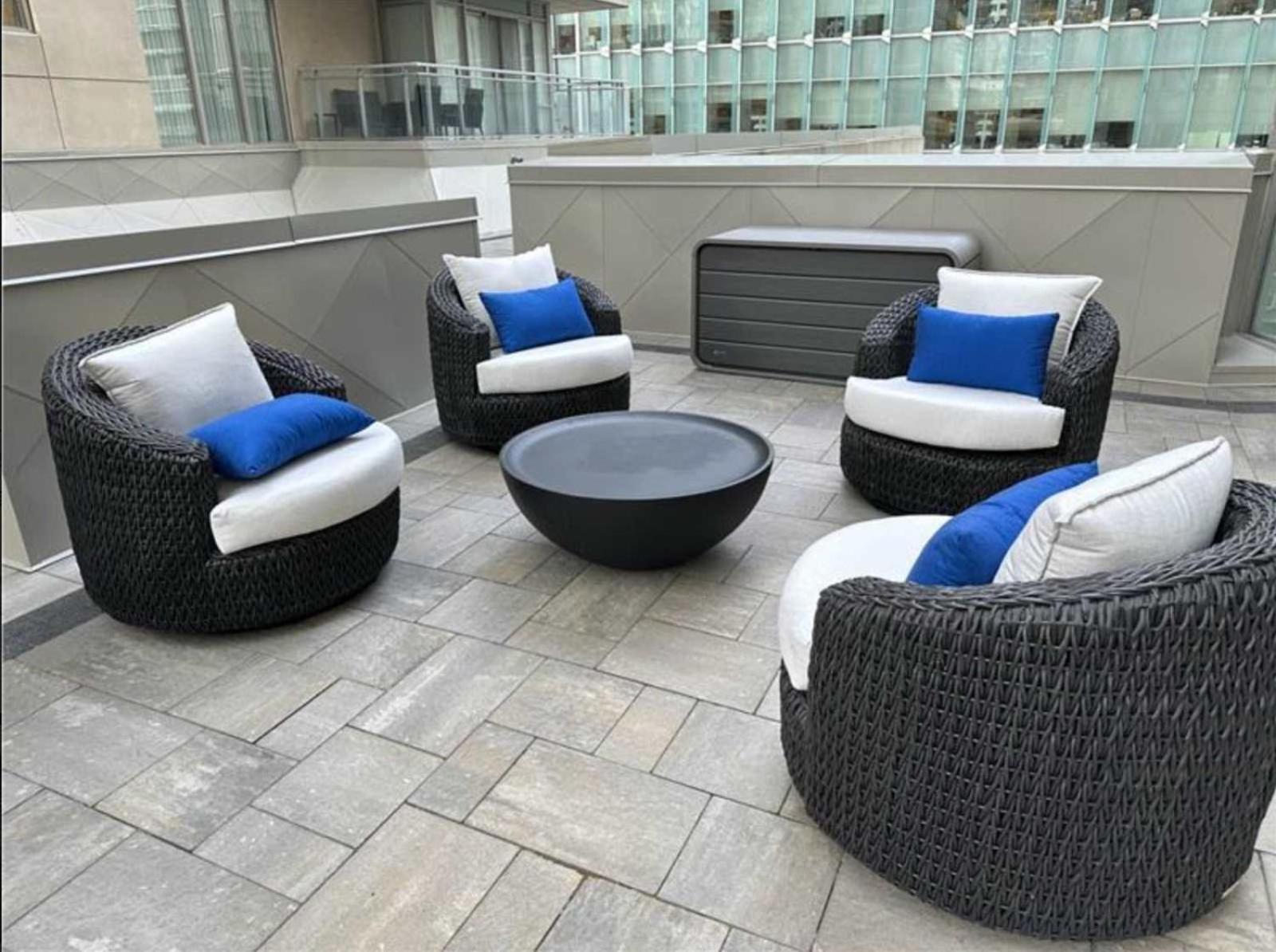 Modern 2-Bedroom Condo W Floor To Ceiling Windows Toronto Ngoại thất bức ảnh
